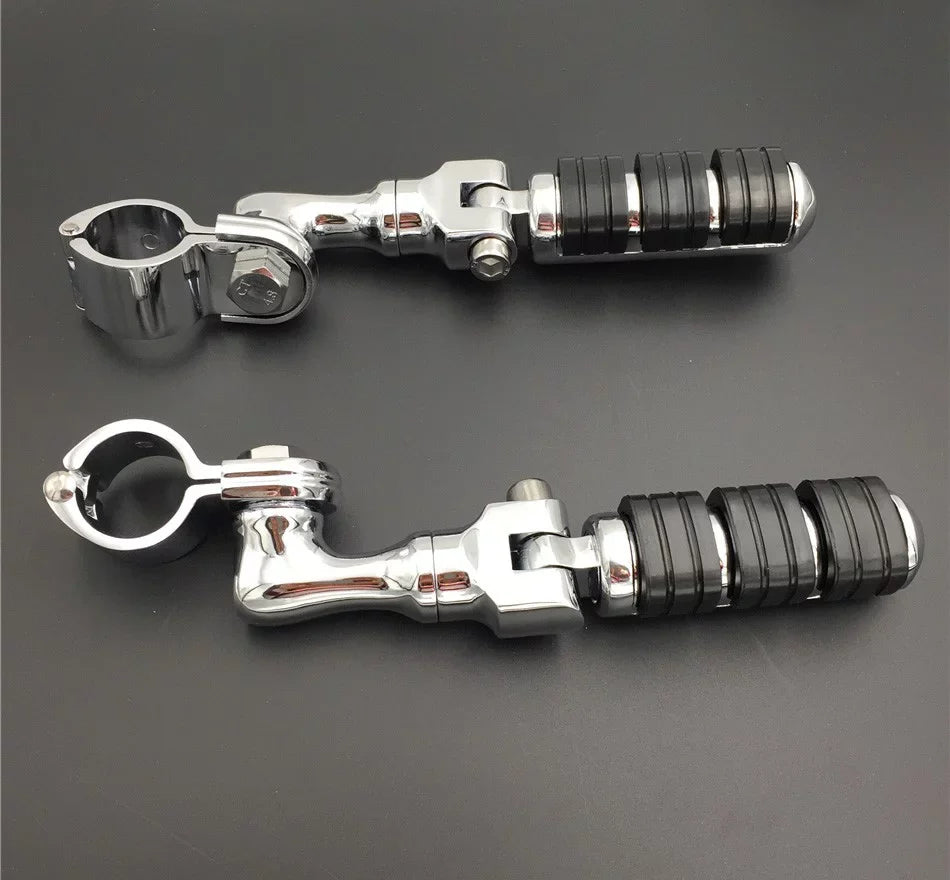 HTT-MOTOR Chrome Regular Footrest Foot Pegs with 1 1/4" Sizehort Angled Adjustable Clamps For Harley Davidson Sizeportster 883 XL 1200/Triumph Rocket/Kawasaki Vulcan VN400 VN900