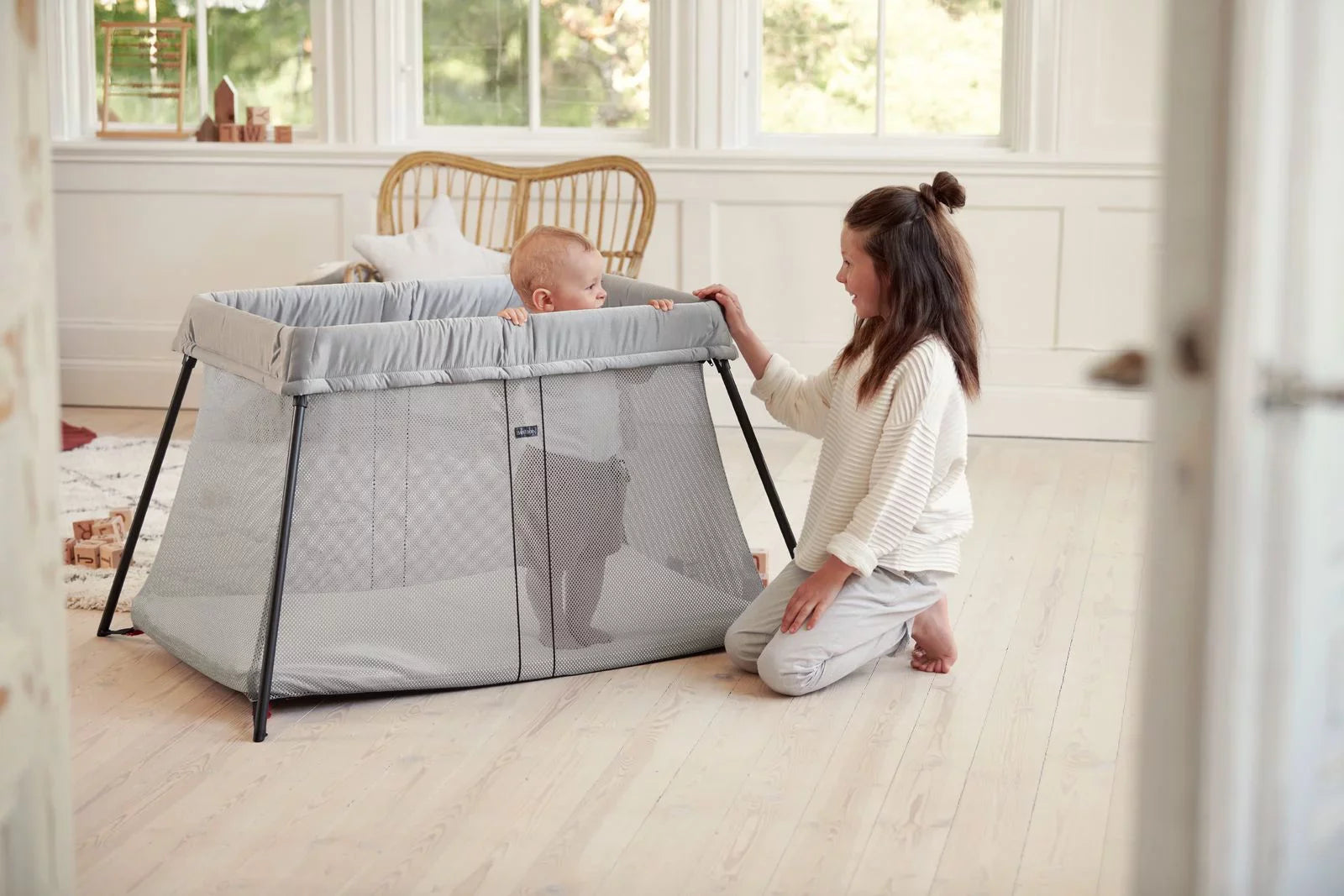 BabyBjorn Travel Crib Light Sizeilver and Fitted Sizeheet Bundle Pack