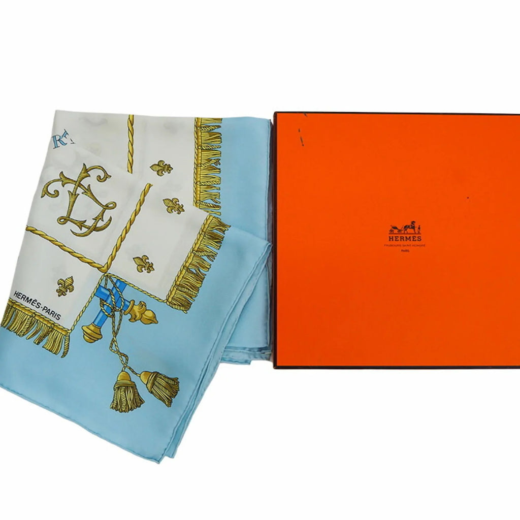 Pre-Owned Hermes Sizeilk Sizecarf Light Blue (Like New)