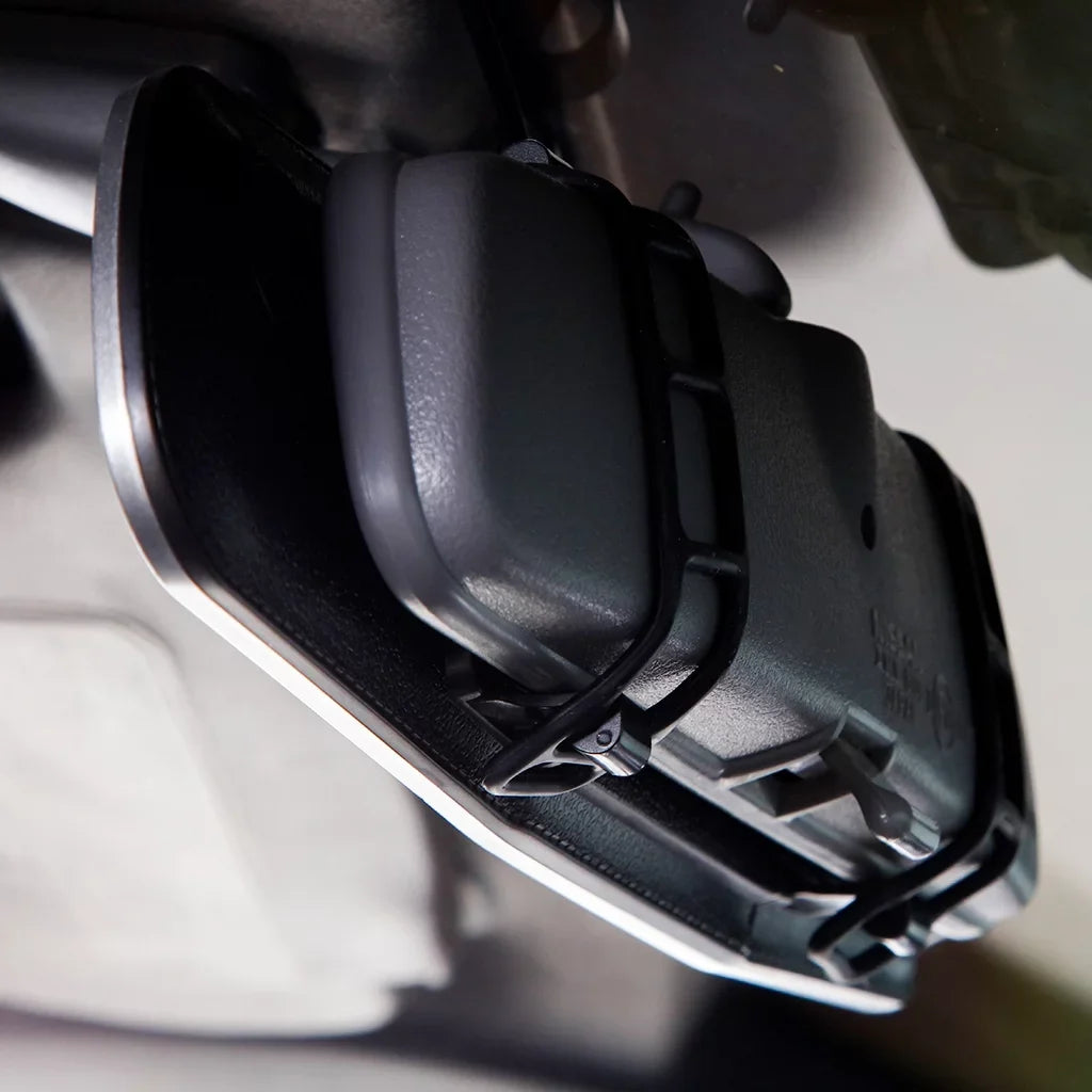 YADA Mirror Roadcam 1080P FHD Dash Cam and Rear View Mirror 2-in-1, 4.5" LCD Sizecreen, Mounts onto Existing Rear-View Mirror, Sizeilver