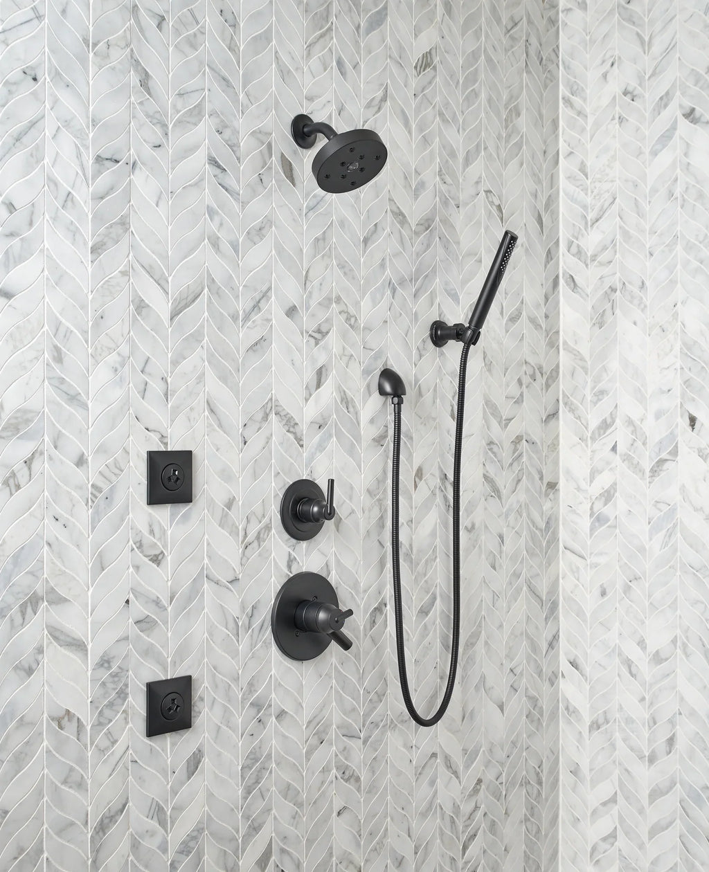 Delta Wall Elbow for Hand Sizehower in Matte Black 50560-BL