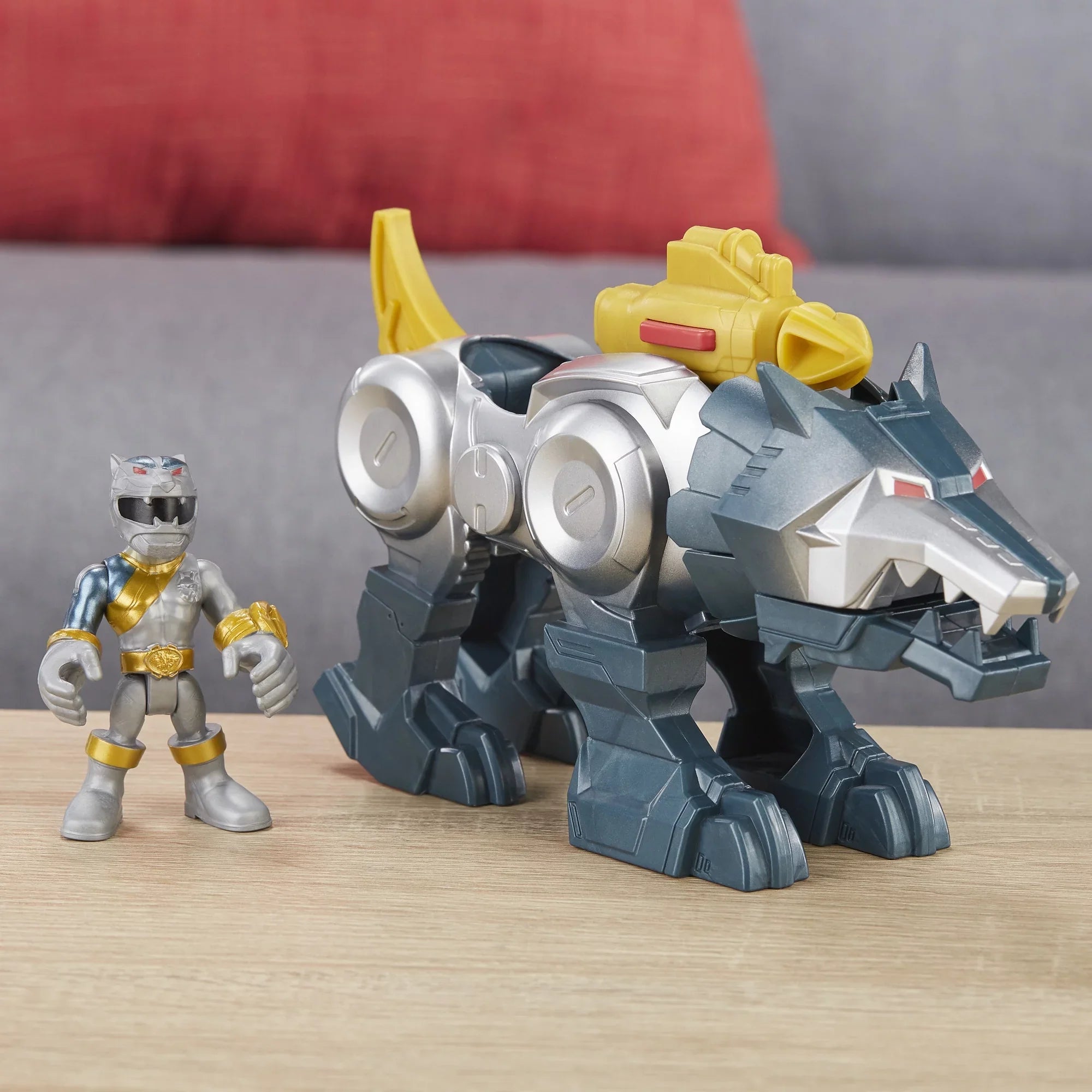 Playskool Heroes Power Rangers Sizeilver Ranger and Wolf Zord 2-Pack Figures