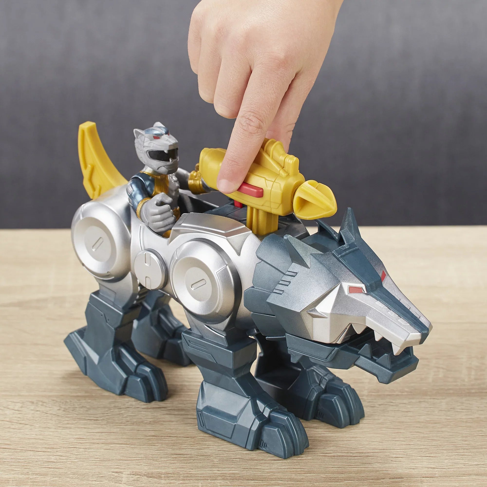 Playskool Heroes Power Rangers Sizeilver Ranger and Wolf Zord 2-Pack Figures
