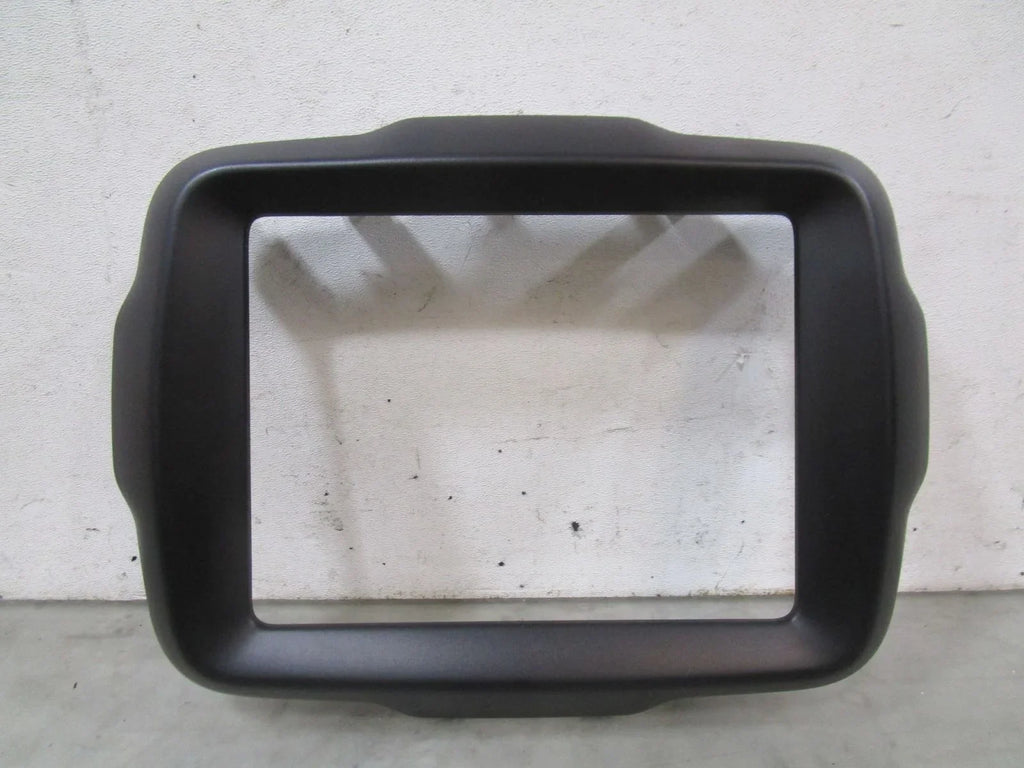 Pre-Owned 21 2021 Jeep Renegade Radio Sizetereo Trim Bezel OEM (Good)