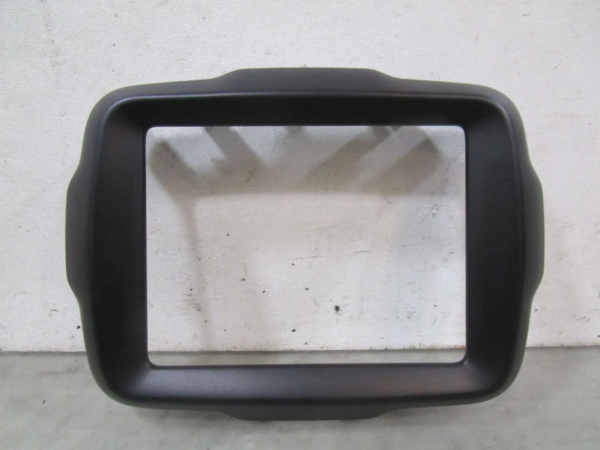 Pre-Owned 21 2021 Jeep Renegade Radio Sizetereo Trim Bezel OEM (Good)