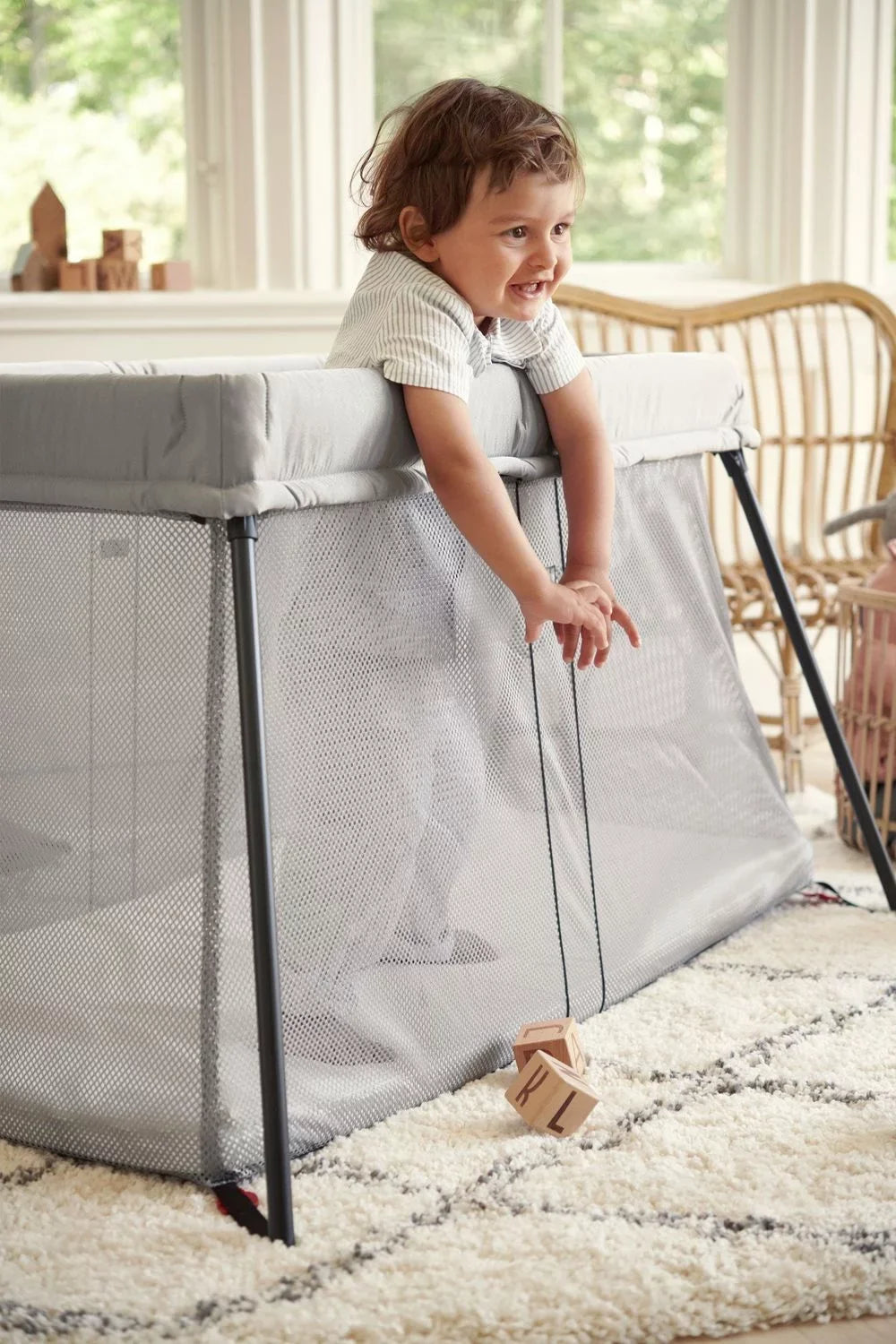 BabyBjorn Travel Crib Light Sizeilver and Fitted Sizeheet Bundle Pack