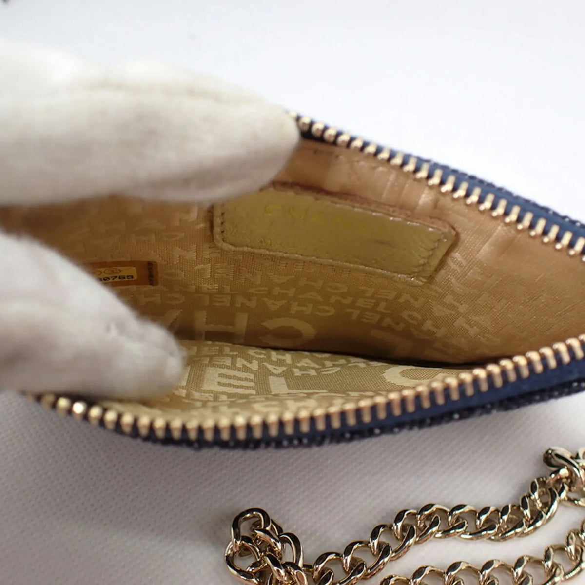 Pre-Owned CHANEL Chanel sparkling chain pouch coin case (Good)
