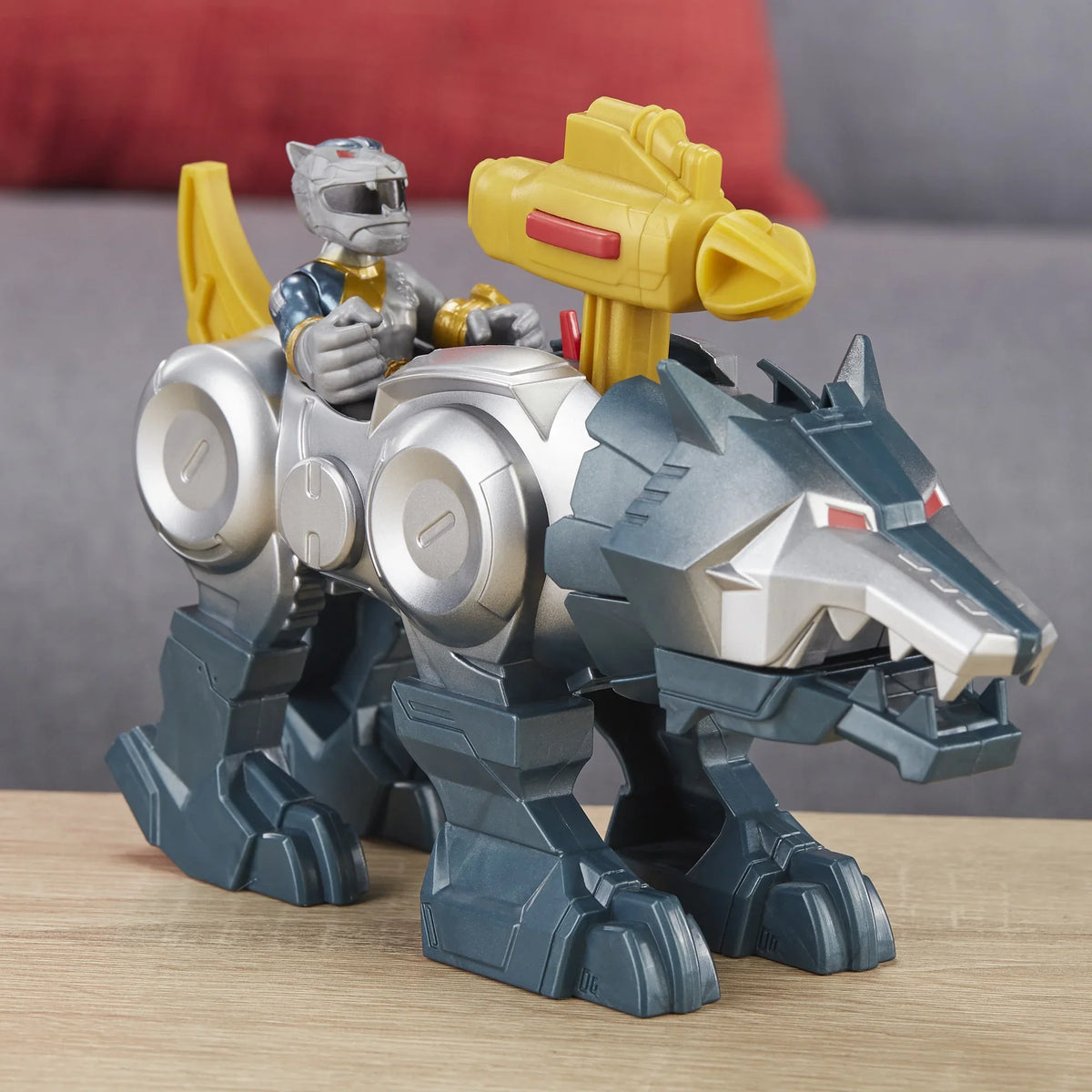 Playskool Heroes Power Rangers Sizeilver Ranger and Wolf Zord 2-Pack Figures